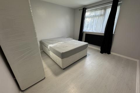 2 bedroom flat to rent, Azalea Close,  London, w7
