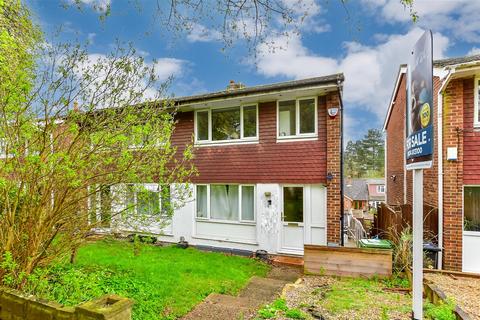 3 bedroom semi-detached house for sale - Lyndhurst Way, Istead Rise, Kent