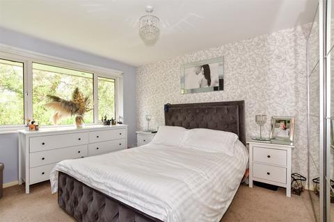 3 bedroom semi-detached house for sale, Lyndhurst Way, Istead Rise, Kent