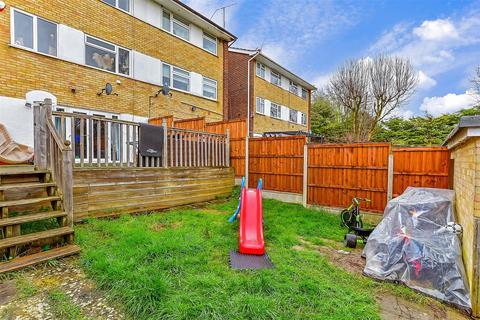 19 Lyndhurst Way, Istead Rise, Gravesend, DA13 9EN