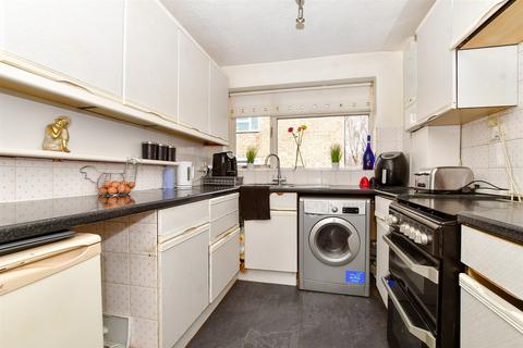 1 bedroom flat for sale, Mortlake Close, Croydon, Surrey