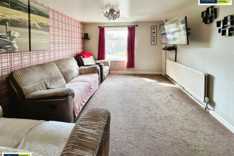 4 bedroom end of terrace house for sale, Pendlebury Drive, Knighton