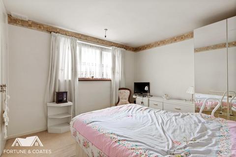 37 Northbrooks, Harlow, CM19 4DB