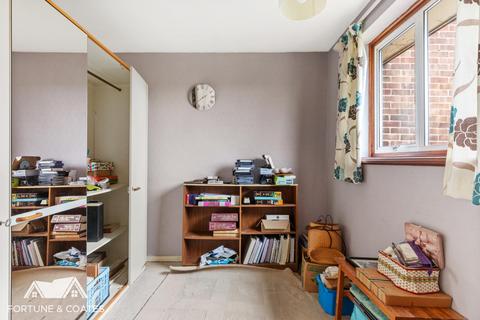 37 Northbrooks, Harlow, CM19 4DB
