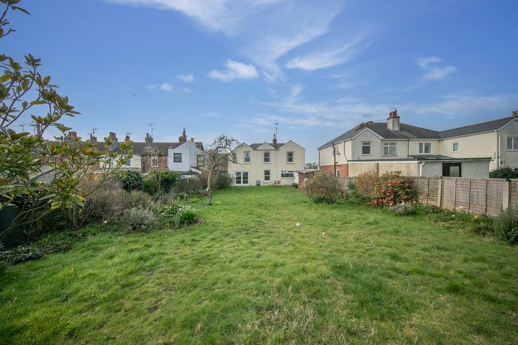 Spring Road, Brightlingsea... 5 bed detached house £425,000