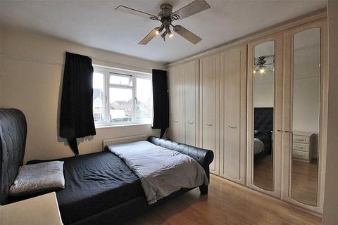11 Bracken Place, Bedford, MK41 0TG