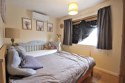 11 Bracken Place, Bedford, MK41 0TG