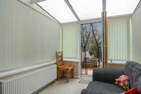 3 bedroom semi-detached house for sale - Birchington Avenue, Huddersfield, HD3