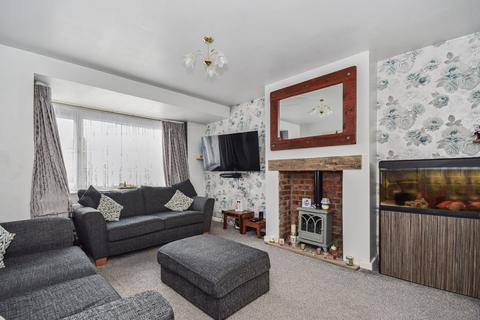 3 bedroom semi-detached house for sale - Birchington Avenue, Huddersfield, HD3