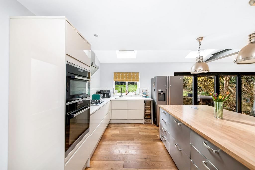Open plan dining kitchen   kitchen area