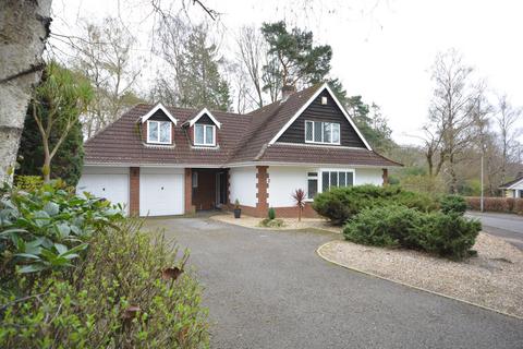 3 bedroom detached house for sale - Airetons Close, Broadstone BH18