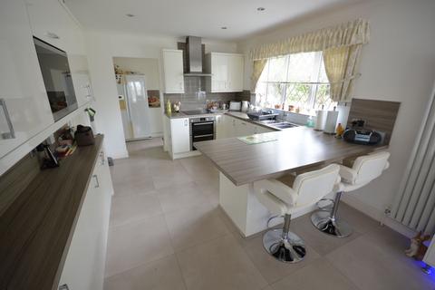 3 bedroom detached house for sale, Airetons Close, Broadstone BH18