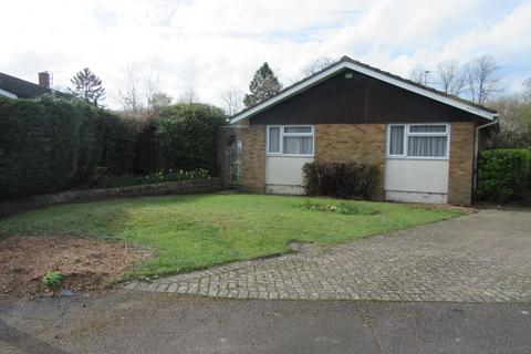 3 bedroom detached bungalow to rent, Cloisters Lawn, Letchworth, SG6
