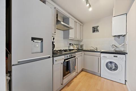 2 bedroom apartment for sale, Lincoln Court, Green Tiles Lane, Denham, Buckinghamshire, UB9