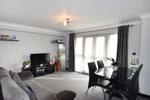 2 bedroom apartment for sale, Lincoln Court, Green Tiles Lane, Denham, Buckinghamshire, UB9