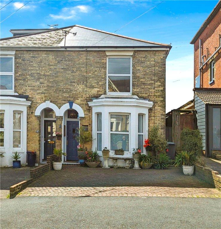 Mill Hill Road, Cowes 4 bed semidetached house for sale £425,000