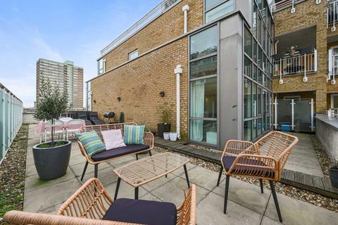 2 bedroom apartment to rent - Oyster Wharf, 18 Lombard Road, London SW11 3RR