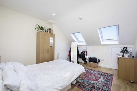 3 bedroom flat for sale - Ormiston Grove, Shepherds Bush, London W12 0JT