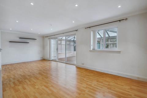 10 Upper Tail, Watford, WD19 5DF