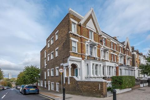2 bedroom flat for sale, Lavender Hill, London SW11