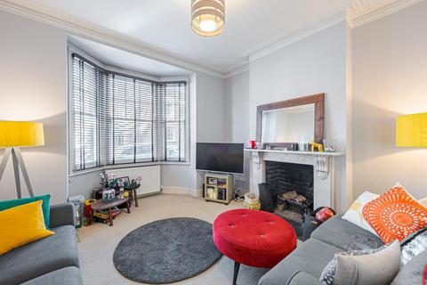 3 bedroom apartment for sale - Iveley Road, London SW4