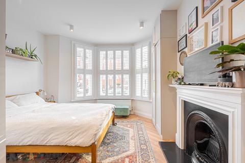 2 bedroom flat for sale, Kelmscott Road, London SW11