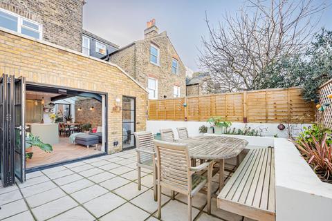 2 bedroom flat for sale, Kelmscott Road, London SW11