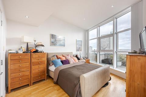 3 bedroom apartment for sale, Lombard Road, London SW11