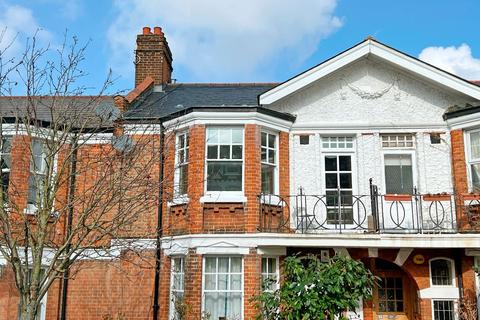 3 bedroom maisonette for sale - Dumbarton Road, London