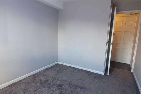 1 bedroom apartment to rent, Redford Close, Feltham