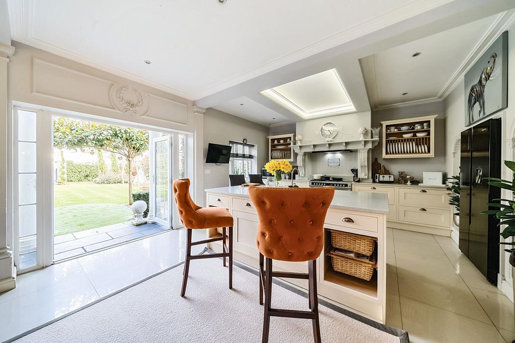 The Friary, Old Windsor, SL4 4 bed detached house for sale £1,295,000