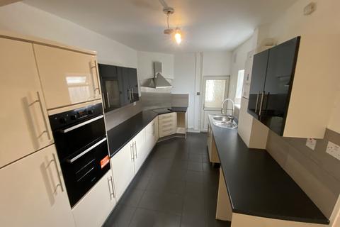 4 bedroom terraced house to rent - Eureka Place, Ebbw Vale, NP23