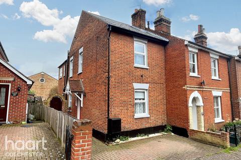 3 bedroom end of terrace house for sale, South Street, Colchester