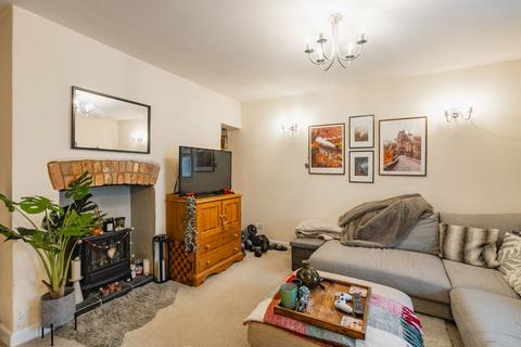 2 bedroom end of terrace house for sale - East Street, Crediton, EX17