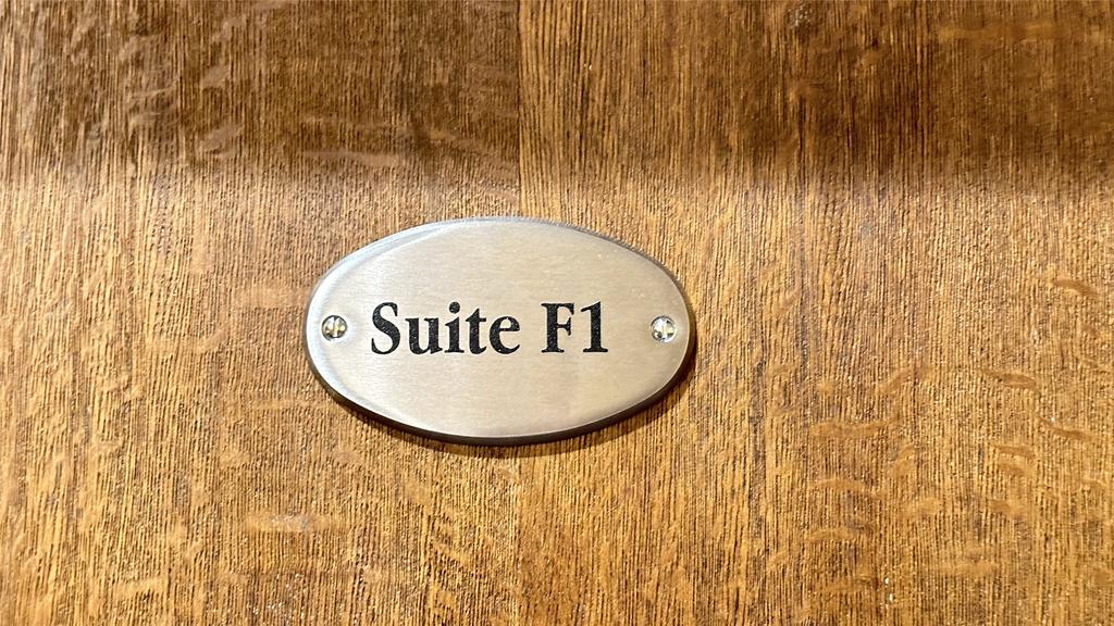 Suite F1