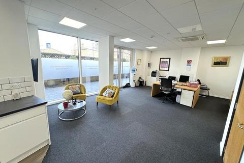 Office to rent, Unit 2 Kew Bridge Piazza, Kew Bridge Road, Brentford, TW8 0FJ