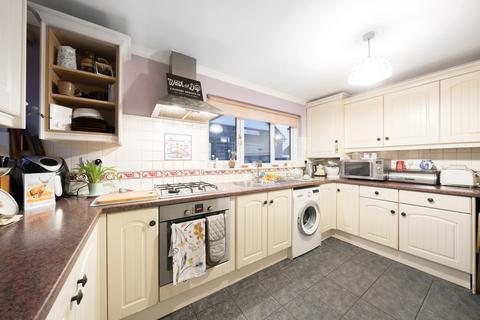 4 bedroom detached house for sale, Firgrove Road, North Baddesley, Southampton, Hampshire, SO52