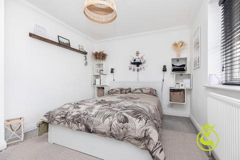 3 Chalice Close, Poole, BH14 0JS
