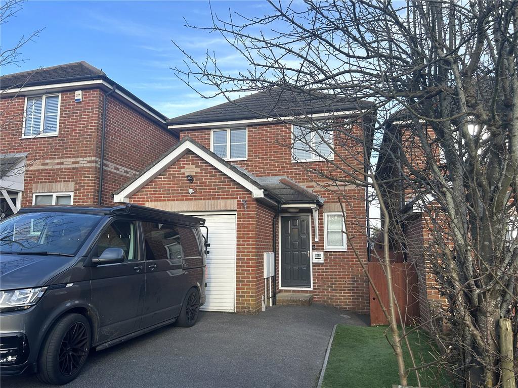 Florence Road, Poole, BH14 3 bed detached house £1,700 pcm (£392 pw)