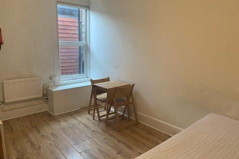 Studio to rent - Princes Avenue, Muswell Hill N10