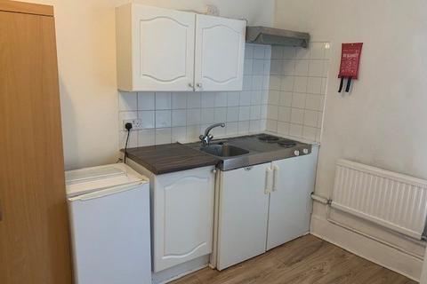 Studio to rent, Princes Avenue, Muswell Hill N10