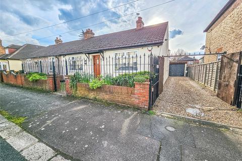3 bedroom bungalow for sale - Craigdale Road, Hornchurch, RM11