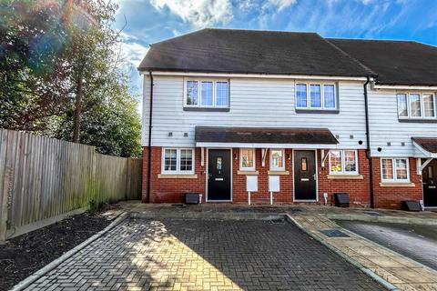 2 bedroom end of terrace house for sale, Level Walking Distance To Hawkhurst Colonnade