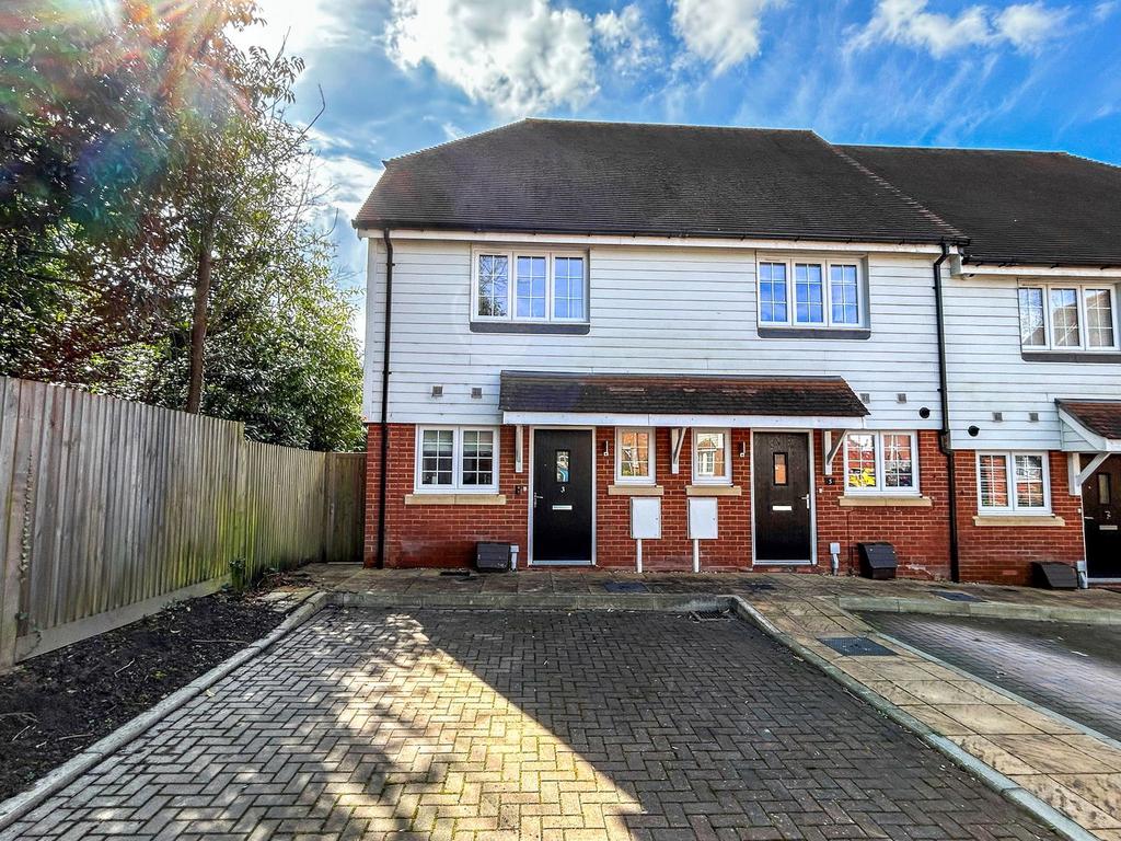 Level Walking Distance To Hawkhurst... 2 bed end of terrace house - £ ...