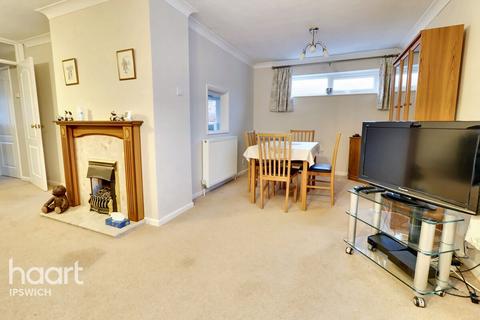 32 Holyrood Close, Ipswich, IP2 9DZ
