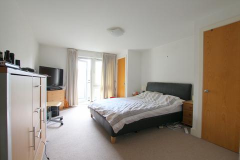 2 bedroom flat to rent - Montague Road, London SW19