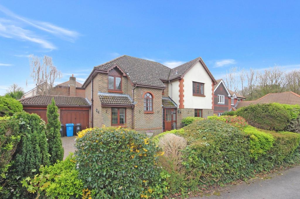 Kingcup Close, Broadstone, Dorset, BH18 5 bed detached house for sale