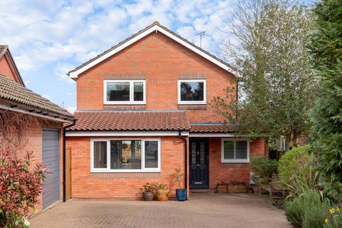 4 bedroom detached house for sale - Thorntree Drive, Tring