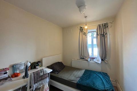 104b Chase Side, London, N14 5PH