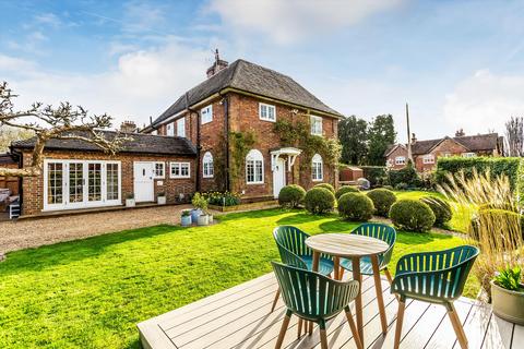 2 bedroom village house for sale, School Lane, East Clandon, Guildford, Surrey, GU4.